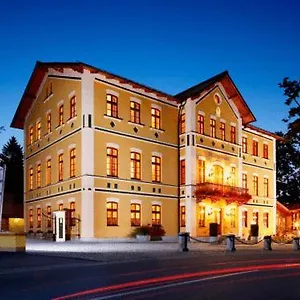 & Restaurant Waldschloss Hotel